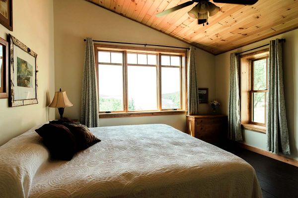 Room 6 king bed with beautiful views